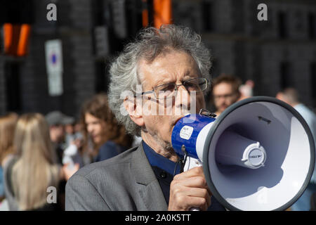 Westminster, London UK. 20. September 2019. Das globale Klima Streik Protest: Piers Corbyn, Bruder von Arbeiterführer Jeremy Corbyn MP außerhalb des Parlaments. Stockfoto