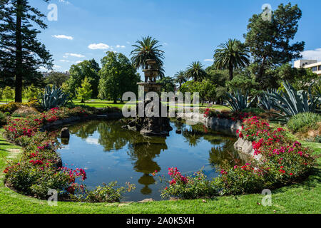Melbourne, Australien - 8. März 2017. Pool in den Fitzroy Gardens in Melbourne mit Vegetation. Stockfoto