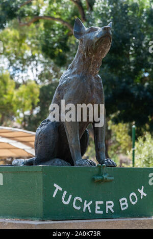 Gundagai, New South Wales, Australien - 11. März 2017. Statue des Hundes auf der Tuckerbox in Snake Gully, fünf Meilen von Gundagai entfernt. Stockfoto