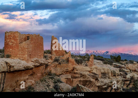 Hovenweep Schloss und Schlafen Ute Berg unter Schnee, Hovenweep National Monument, Utah USA Stockfoto