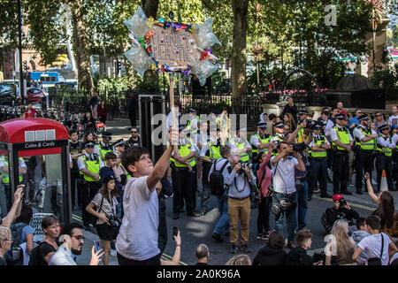 London, Großbritannien. 20 Sep, 2019. Tausenden sammelten in Central London, einschließlich Schüler und Arbeiter, als Teil einer globalen Klima Streik. David Rowe/Alamy Leben Nachrichten.