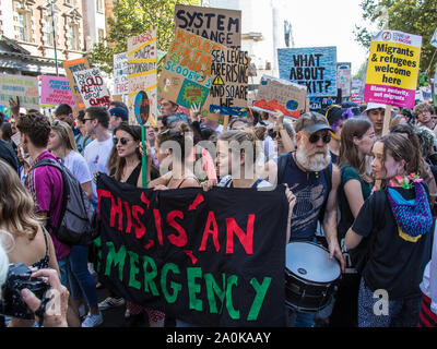 London, Großbritannien. 20 Sep, 2019. Tausenden sammelten in Central London, einschließlich Schüler und Arbeiter, als Teil einer globalen Klima Streik. David Rowe/Alamy Leben Nachrichten.