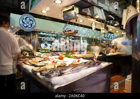 Santander, Spanien - 27. August 2019: El Mercado de La Esperanza ist eine geschäftige Fisch und frisches Produkt Markt in Santander, Spanien berühmt für seine hohe Quali Stockfoto
