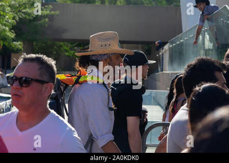 Es gab eine Menge fröhlich, bunte Menschen feiern mexikanische Unabhängigkeit auf Nathan Philips Square am 11. September in Toronto. Stockfoto