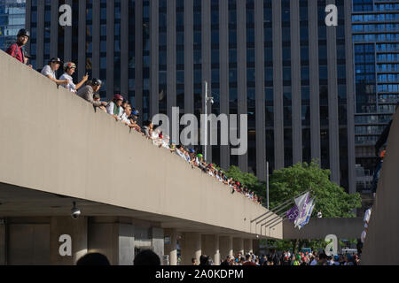 Es gab eine Menge fröhlich, bunte Menschen feiern mexikanische Unabhängigkeit auf Nathan Philips Square am 11. September in Toronto. Stockfoto