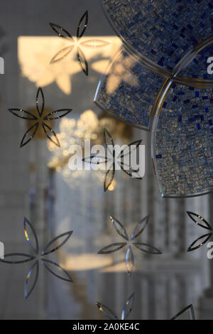 Décoration florale. Vitrail. Etoile. Mosquée Sheikh Zayed. 1995. Abou Abi. / Glasmalerei. Fensterrahmen. Sheikh Zayed Moschee. 1995. Stockfoto