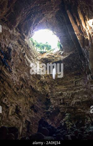 Rome, Italien - 26 AUGUST 2017: Oculus der Grotten von Castellana in Süditalien Stockfoto