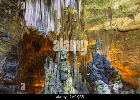 Grotten von Castellana, Italien - 26 AUGUST 2017: Grotten von Castellana Grotte in Süditalien Stockfoto