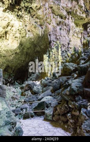 Grotten von Castellana, Italien - 26 AUGUST 2017: Grotten von Castellana Grotte in Süditalien Stockfoto