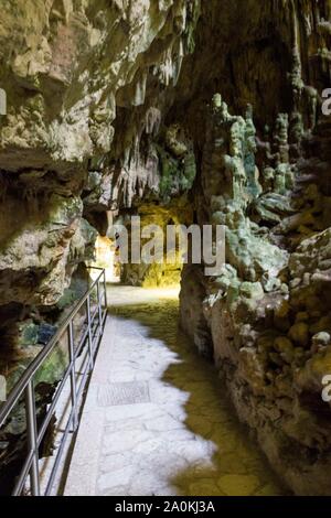 Grotten von Castellana, Italien - 26 AUGUST 2017: Grotten von Castellana Grotte in Süditalien Stockfoto