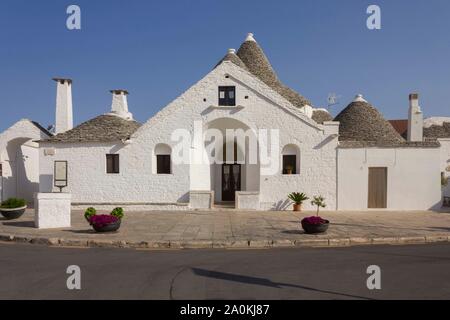 ALBEROBELLO, Italien - 28 AUGUST 2017: Trullo Sovrano (souveränen Trullo), die Einzige in Alberobello mit zwei Etagen Stockfoto