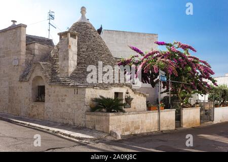 ALBEROBELLO, Italien - 28 AUGUST 2017: Traditionelles Haus in Alberobello, Italien Stockfoto