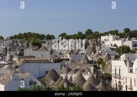 ALBEROBELLO, Italien - 28 AUGUST 2017: Überblick über die Stadt Alberobello in der Region Apulien in Italien Stockfoto