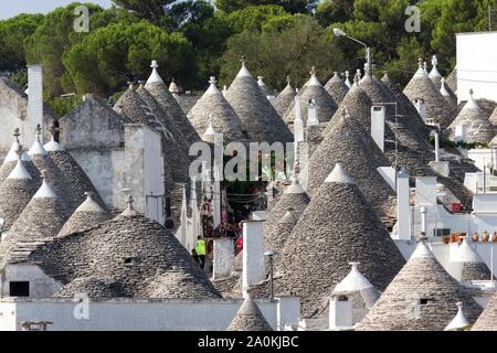 ALBEROBELLO, Italien - 28 AUGUST 2017: Überblick über die Stadt Alberobello in der Region Apulien in Italien Stockfoto