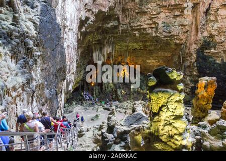 Rome, Italien - 26 AUGUST 2017: Eingang der Grotten von Castellana in Süditalien Stockfoto