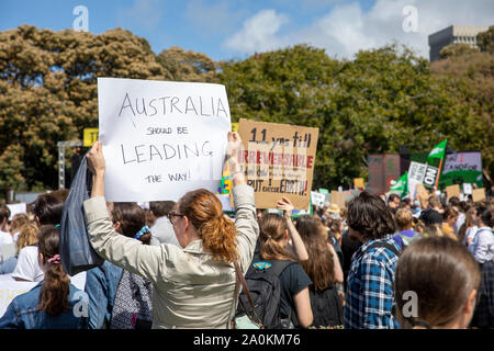 Klimawandel Streik Rallye durch thoudsands von Demonstranten in der Innenstadt von Sydney, Australien Stockfoto