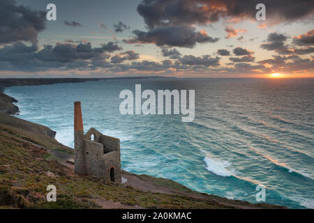 Wheal Coates Zinnmine Cornwall bei Sonnenuntergang Stockfoto