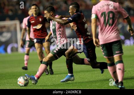 Pamplona, Spanien. 20 Sep, 2019. Campeonato de Liga de Futbol Liga Santander Pamplona, Estadio El Sadar. Partido disputado esta noche en Pamplona entre C.A. Osasuna y Real Betis, correspondiente a la Quinta jornada de La Liga Santander. Fekir y Estupiñan Credit: CORDON PRESSE/Alamy leben Nachrichten Stockfoto