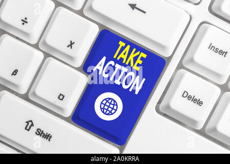 Schreiben Hinweis angezeigt. Business Konzept für die Unterstützung von, was Sie sagen, nicht nur Worte, sondern durch Beweis Weiß pc-Tastatur mit note paper. Stockfoto