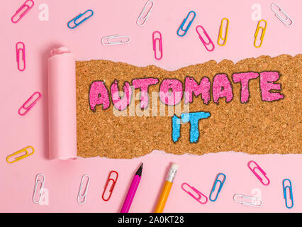 Schreiben Hinweis angezeigt automatisieren. Business Konzept für Konvertieren Prozess oder einer Einrichtung mit automatischen Geräten betrieben werden. Stockfoto