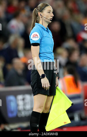 Southampton, Großbritannien. 20. Sep 2019. Schiedsrichter- Assistent Sian Massey-Ellis MBE während der Premier League Match zwischen Southampton und Bournemouth an der St. Mary's Stadium, Southampton am Freitag, dem 20. September 2019. (Credit: Jon Bromley | MI Nachrichten) das Fotografieren dürfen nur für Zeitung und/oder Zeitschrift redaktionelle Zwecke verwendet werden, eine Lizenz für die gewerbliche Nutzung Kreditkarte erforderlich: MI Nachrichten & Sport/Alamy leben Nachrichten Stockfoto