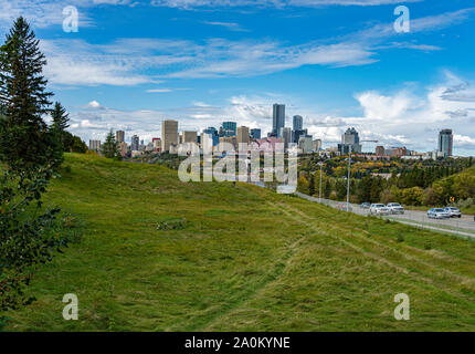 Moderne urbane Skyline - Panoramablick über die Innenstadt von Edmonton, Alberta, Kanada. Stockfoto