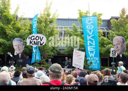 Ein riesiges Schild, Präsident Carter am Klima Strike Rally in Eugene, Oregon, USA. Stockfoto