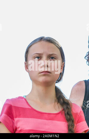New York, USA. 20. Sep 2019. Schwedische Aktivistin Greta Thunberg spricht während des globalen Klimas Streik Demonstration in New York, USA, am Freitag, Sept. 20, 2019. Die Demonstranten gingen auf Straßen, Parks und Plätzen rund um die Welt am Freitag in einem Tag der Aktion fordern mehr aggressiven Schritte gegen die globale Erwärmung Credit: Brasilien Foto Presse/Alamy leben Nachrichten Stockfoto