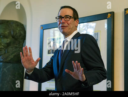 Washington, District of Columbia, USA. 20 Sep, 2019. United States US-Finanzminister Steven T. Mnuchin an der Presse vor dem Abendessen, das vom Präsidenten der Vereinigten Staaten Donald J. Trumpf und die erste Dame Melania Trump zu Ehren von Premierminister Scott Morrison von Australien und seine Frau Jenny Morrison, im Weißen Haus in Washington, DC am Freitag, September 20, 2019 Credit gehostet: Ron Sachs/CNP/ZUMA Draht/Alamy leben Nachrichten Stockfoto