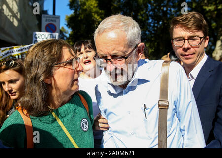 London, Großbritannien. 20 Sep, 2019. Der Führer, Jeremy Corbyn während der Demonstrationen. Hunderte von jungen Menschen weltweit Hand in Hand in die Dritte derartige weltweite globale Klima Streik und es ist der größte Tag der Demonstrationen in der Geschichte sein wird. Credit: SOPA Images Limited/Alamy leben Nachrichten Stockfoto