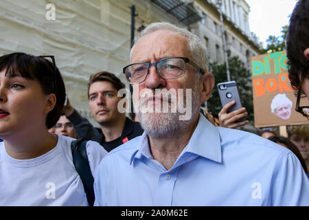 London, Großbritannien. 20 Sep, 2019. Der Führer, Jeremy Corbyn während der Demonstrationen. Hunderte von jungen Menschen weltweit Hand in Hand in die Dritte derartige weltweite globale Klima Streik und es ist der größte Tag der Demonstrationen in der Geschichte sein wird. Credit: SOPA Images Limited/Alamy leben Nachrichten Stockfoto