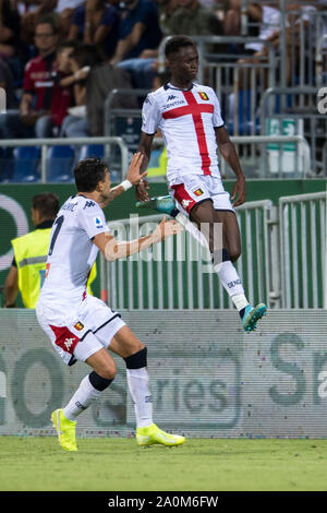 Christ Michael Kouame Kouakou (Genua) feiert, nachdem das erste Tor seines Teams zählen während Erie der Italienischen eine "Übereinstimmung zwischen Cagliari 3-1 Genua Sardinien Arena am 20. September 2019 in Cagliari, Italien. Credit: Maurizio Borsari/LBA/Alamy leben Nachrichten Stockfoto