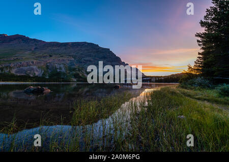 Viele Gletscher & Swiftcurrent Lake bei Sonnenaufgang Stockfoto