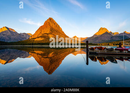 Swiftcurrent Lake bei Sonnenaufgang, Glacier National Park Stockfoto