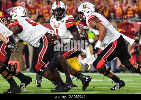 Los Angeles, CA. 20 Sep, 2019. Utah Utes Quarterback Tyler Huntley #1 in Aktion in der ersten Hälfte des NCAA Football Spiel zwischen den USC Trojans und die Utah Utes am Kolosseum in Los Angeles, Kalifornien. Obligatorische Photo Credit: Louis Lopez/CSM/Alamy leben Nachrichten Stockfoto