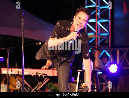 September 19, 2019 - Sänger Patrick Monahan der Zug führt während der Hawaii Five-O und Magnum P.I. Sonnenuntergang am Strand Veranstaltung am Strand von Waikiki in Honolulu, Hawaii - Michael Sullivan/CSM Stockfoto