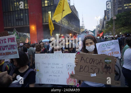 SÃ £ £ o Paulo, São Paulo, Brasilien. 20 Sep, 2019. SÃ £ o Paulo (SP), 20/09/2019 - Klima Proteste - Demonstranten an einer globalen Protest zum Klimawandel in SÃ £ o Paulo, Brasilien. Auf der ganzen Welt Hunderttausende Menschen auf die Straße gingen, Freitag zu verlangen, dass die Politiker den Klimawandel in den Griff zu bekommen - bis zu einem UN-Gipfel. Credit: Cris Fafa/ZUMA Draht/Alamy leben Nachrichten Stockfoto