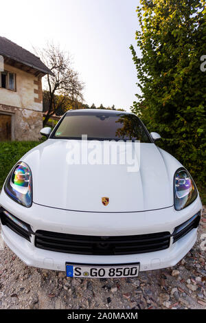 Slowenien Ljubljana, 31. August 2019 - Porsche Cayenne Turbo S Coupé aus Stuttgart während Gelände offroad Test Drive Stockfoto