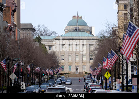 Das North Carolina State Capitol in Raleigh zeigt historische neoklassizistische Architektur, ein Wahrzeichen des Regierungsgebäudes und Symbol des staatlichen Erbes. Stockfoto