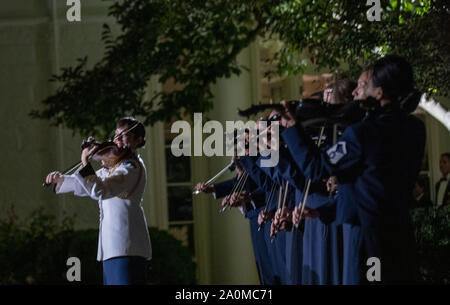 Washington, District of Columbia, USA. 20 Sep, 2019. Die Präsidenten eigenen United Marine Band Staaten Preforms für US-Präsident Donald Trump und First Lady Melania Trump, wie sie der australische Premierminister Scott Morrison und Mrs Morrison an das Weiße Haus in Washington Willkommen für ein Abendessen 20. September 2019. Credit: Tasos Katopodis/Pool über CNP Credit: Tasos Katopodis/CNP/ZUMA Draht/Alamy leben Nachrichten Stockfoto