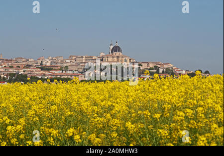 Basilika des Heiligen Hauses oder Santuario della Santa Casa in Loreto Le Marche Italien ein Wallfahrtsort für Katholiken und twinnned mit Lourdes Stockfoto