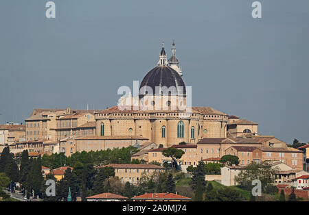 Basilika des Heiligen Hauses oder Santuario della Santa Casa in Loreto Le Marche Italien ein Wallfahrtsort für Katholiken und twinnned mit Lourdes Stockfoto