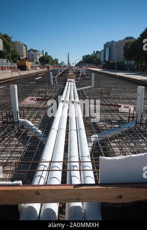 Buenos Aires, Argentinien - 29. März 2013: Bau einer neuen Allee und ein metrobus System in Buenos Aires Stadt Stockfoto