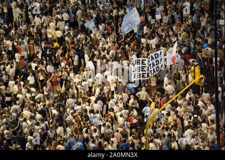 Buenos Aires, Argentinien - 08.November 2012: Proteste auf den Straßen von Buenos Aires Stadt. Die Leute in den Straßen gegen Präsident Cristina Stockfoto