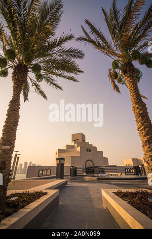 Palm gerahmte Museum für islamische Kunst, Doha, Qatar Stockfoto