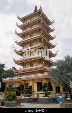 Juli 18, 2019 - My Tho, Vietnam: Die Vinh Trang Tempel in My Tho, Vietnam. Turm Gebäude an der Vinh Trang Tempel Chua Vinh Trang, in My Tho, die Mek Stockfoto