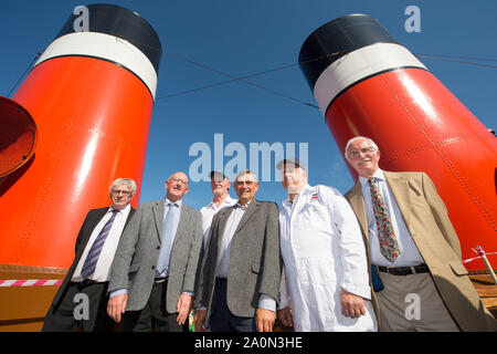 Glasgow, UK. 21. September 2019. Im Bild: (L-R) Alasdair MacMillan; Cameron Marshall, John; Derek McTavish Peters; Jim Whitelaw; Peter Reid. Der letzte See Raddampfer der Welt erhalten £ 1 Mio. der schottischen Regierung für die Finanzierung zu helfen, Sie segeln wieder, Kultur Sekretärin Fiona Hyslop verkündet hat. Das Waverley Raddampfer in Betrieb Seit über 70 Jahren ist, den Transport von Millionen von Passagieren zu einer Vielzahl von Standorten in ganz Großbritannien, sondern ist zurzeit außer Betrieb und dringend erfordert neue Kessel. Credit: Colin Fisher/Alamy Leben Nachrichten. Stockfoto