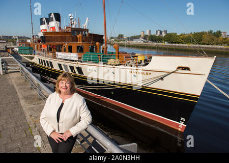 Glasgow, UK. 21. September 2019. Im Bild: Fiona Hyslop MSP-Kabinettsminister für Kultur. Der letzte See Raddampfer der Welt erhalten £ 1 Mio. der schottischen Regierung für die Finanzierung zu helfen, Sie segeln wieder, Kultur Sekretärin Fiona Hyslop verkündet hat. Ms Hyslop sagte: "Das Waverley ist begeistert Generationen von Einheimischen und Besuchern während seiner 70-jährigen Geschichte und ich bin froh, in der Lage sein, dieses bedeutende finanzielle Engagement der historischen Raddampfer Segel setzen wieder einmal zu helfen, zu verkünden. Credit: Colin Fisher/Alamy leben Nachrichten Stockfoto