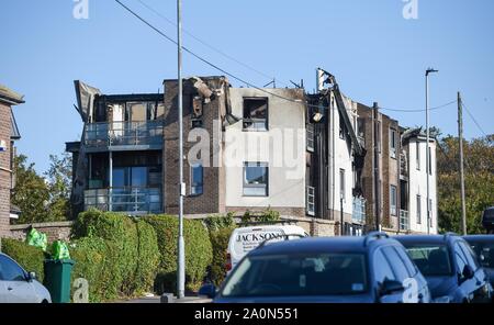 Brighton, UK, 21. September 2019 - ein Mehrfamilienhaus auf der Pankhurst Immobilien in der Nähe von Brighton Pferderennbahn die durch Feuer über Nacht ausgenommen wurde. Über 50 Bewohner evakuiert werden wie Feuer, 12 Wohnungen in dem Block: Simon Dack/Alamy Leben Nachrichten zerstört Stockfoto