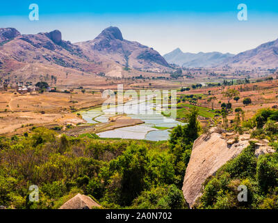 Panoramablick mit Reis Reisfelder bei Anja Gemeinschaft finden, Madagaskar Stockfoto